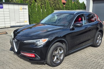 Stan bardzo dobry , dobrze wyposażona ,